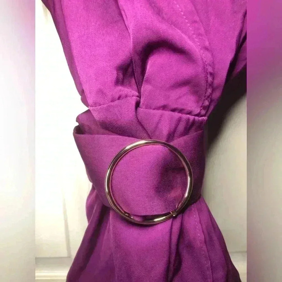 V neck belted top - Picture 12 of 16